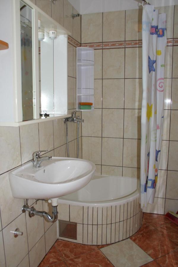 Apartments And Rooms By The Sea Zaostrog, Makarska - 2661 Esterno foto